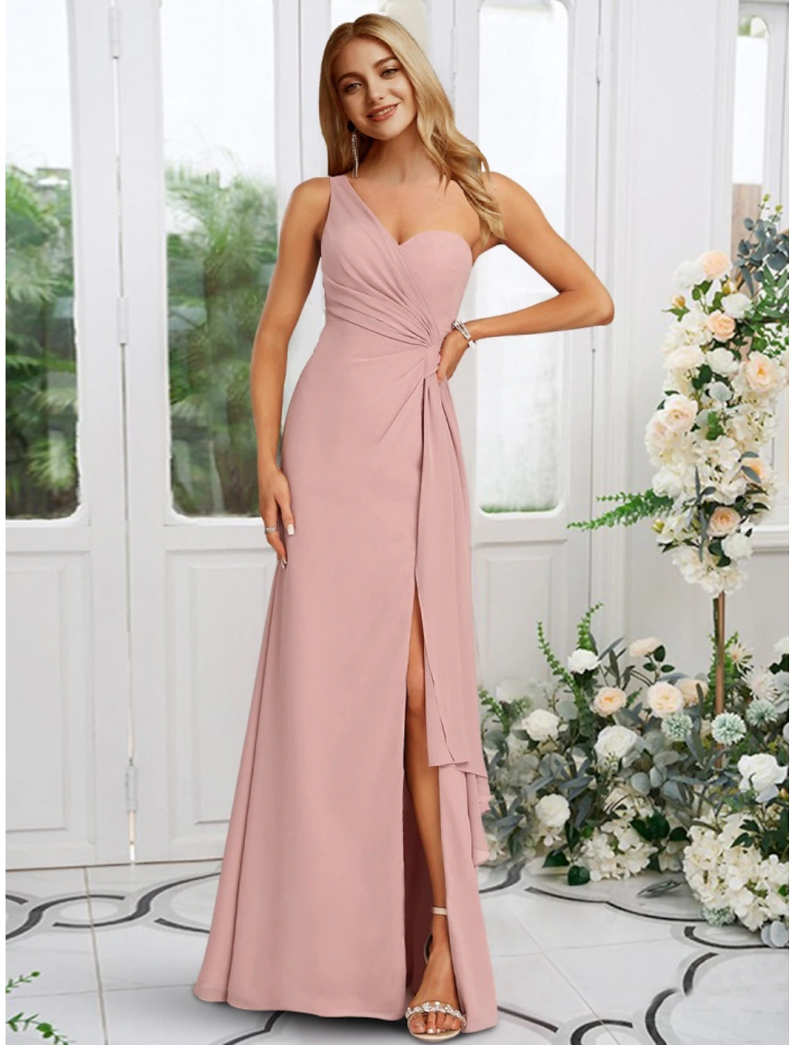 Abito da damigella d'onore a trapezio, monospalla, senza maniche, elegante, lungo fino al pavimento, in chiffon con spacco frontale / arricciatura